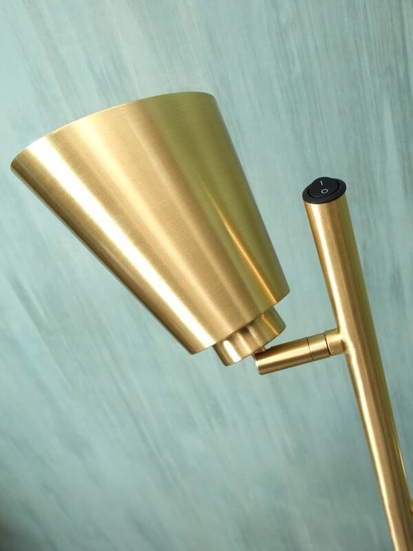 https://cdn.webshopapp.com/shops/321911/files/393383792/600x800x2/its-about-romi-its-about-romi-vloerlamp-bremen-gou.jpg
