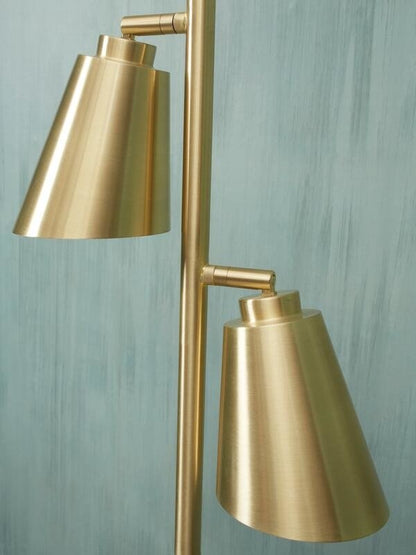 https://cdn.webshopapp.com/shops/321911/files/393383795/600x800x2/its-about-romi-its-about-romi-vloerlamp-bremen-gou.jpg
