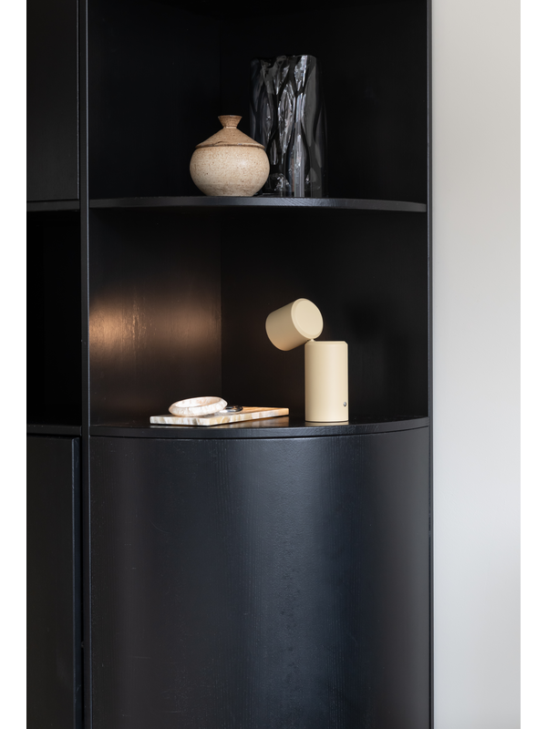 https://cdn.webshopapp.com/shops/321911/files/488404494/600x800x2/its-about-romi-its-about-romi-wand-tafellamp-milan.jpg
