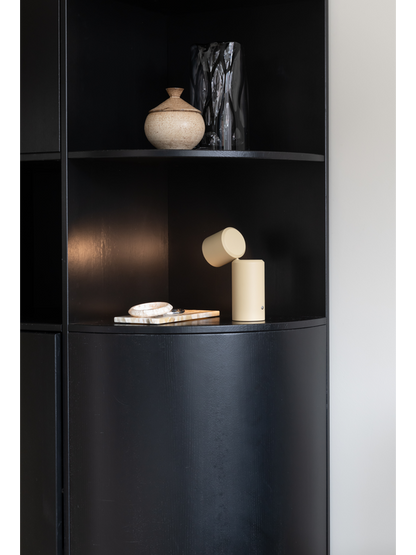 https://cdn.webshopapp.com/shops/321911/files/488404494/600x800x2/its-about-romi-its-about-romi-wand-tafellamp-milan.jpg